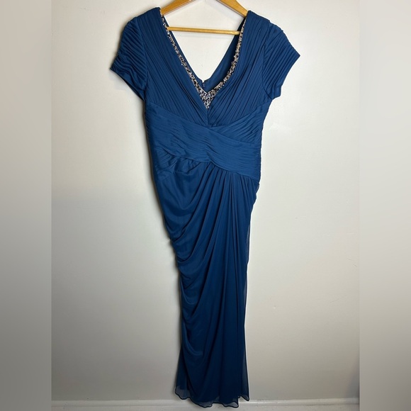 Adrianna Papell Elegant Sz 8 Blue Women's Maxi Gown Dress Beaded sequins Neck - Picture 1 of 14